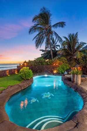 Alberca al aire libre y alberca climatizada