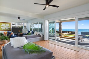 Interior - BEACH FRONT Paradise With A/C, Pool & Jet Tub (Waianae)