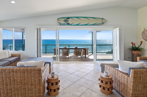 BEACH FRONT Paradise With A/C, Pool & Jet Tub