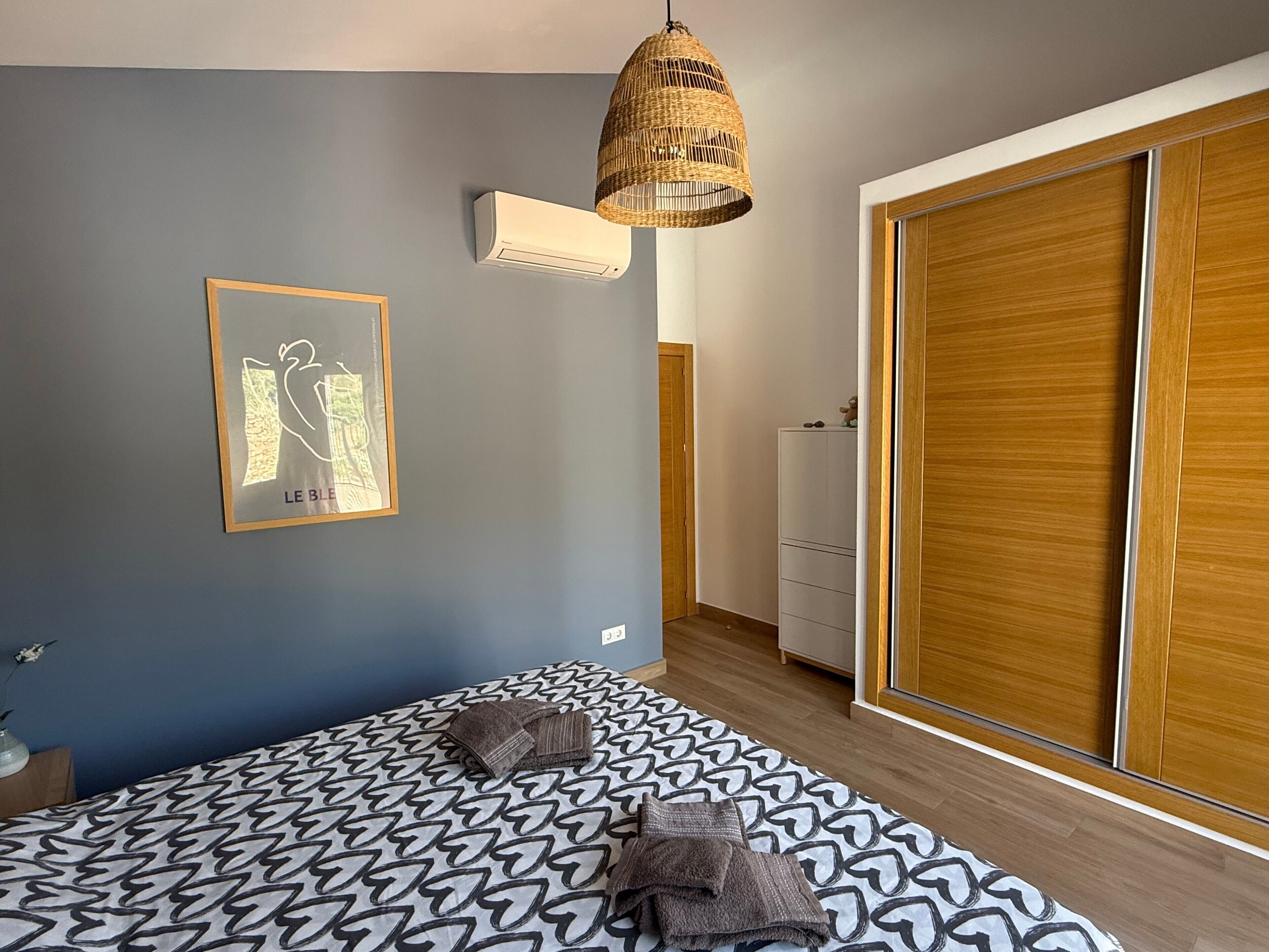 2 chambres, fer et planche à repasser, Wi-Fi gratuit, draps fournis
