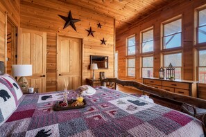 3 bedrooms, desk, travel crib, free WiFi