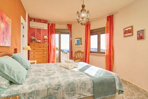 3 slaapkamers, een strijkplank/strijkijzer, gratis wifi, beddengoed