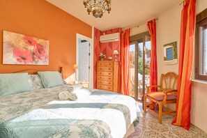 3 chambres, fer et planche à repasser, Wi-Fi gratuit, draps fournis