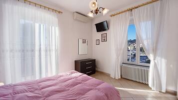 1 chambre, fer et planche Ă repasser, Wi-Fi gratuit, draps fournis