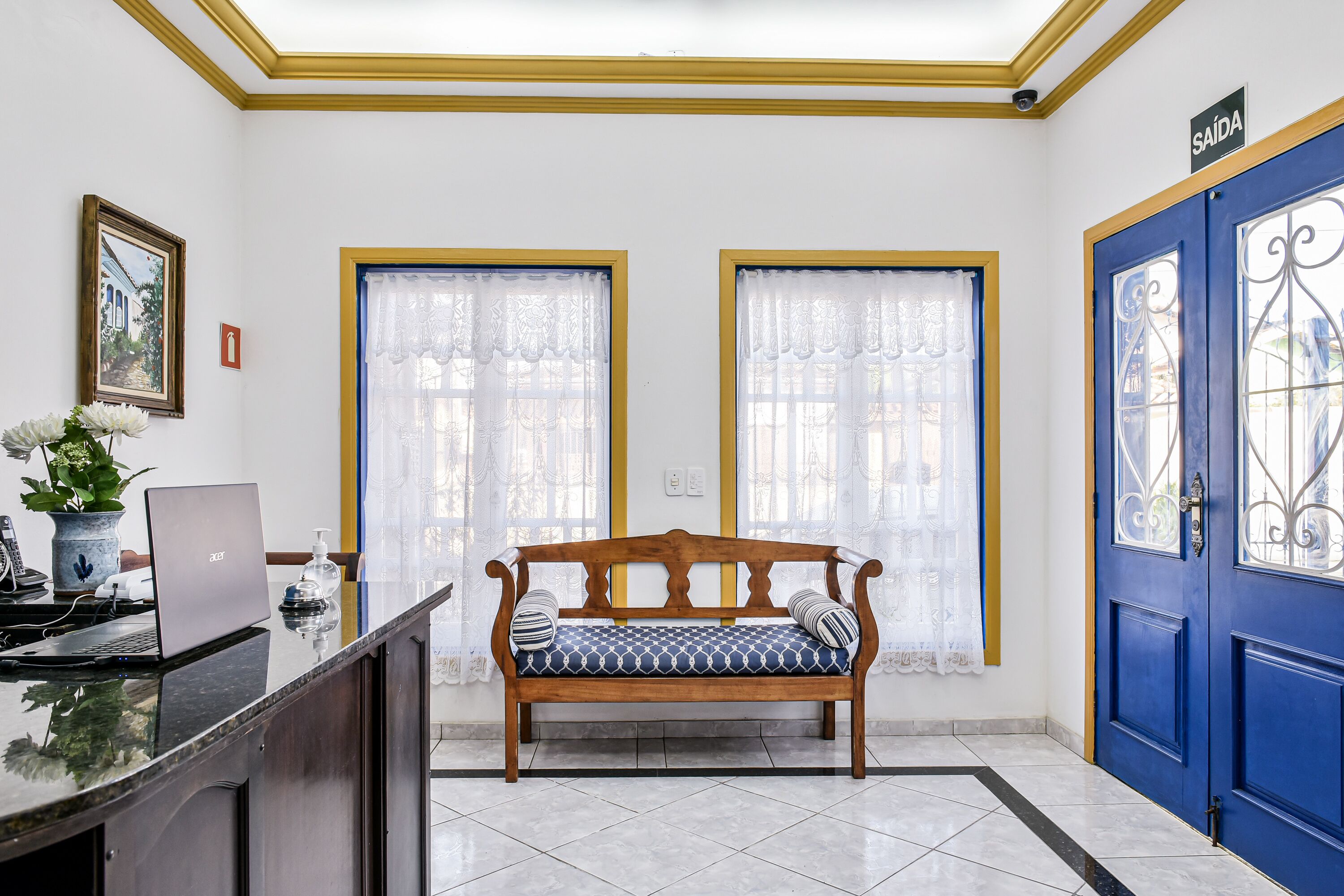 32-inch TV with digital channels