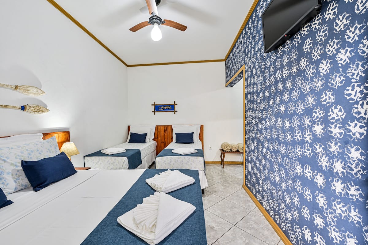 Suite Standard Quadrupla | Minibar, truy cập Internet không dây miễn phí, bộ trải giường