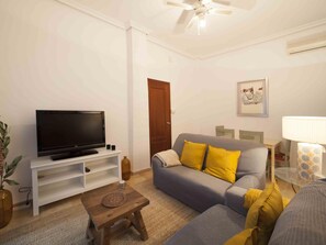 TV - Apartment 2 rooms-terrace Seville/Triana (Sevilla)