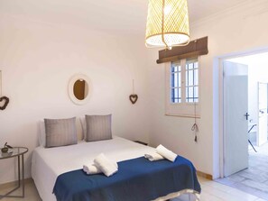 2 bedrooms, iron/ironing board, Internet, bed sheets