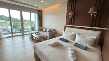 Comfort-Studiosuite, 1 Queen-Bett | Zimmersafe, individuell dekoriert, individuell eingerichtet