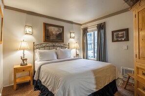 1 habitación, escritorio, tabla de planchar con plancha y wifi gratis 