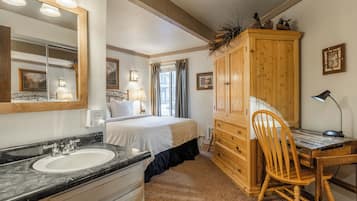 1 Schlafzimmer, Schreibtisch, Bügeleisen/Bügelbrett, Reisekinderbett