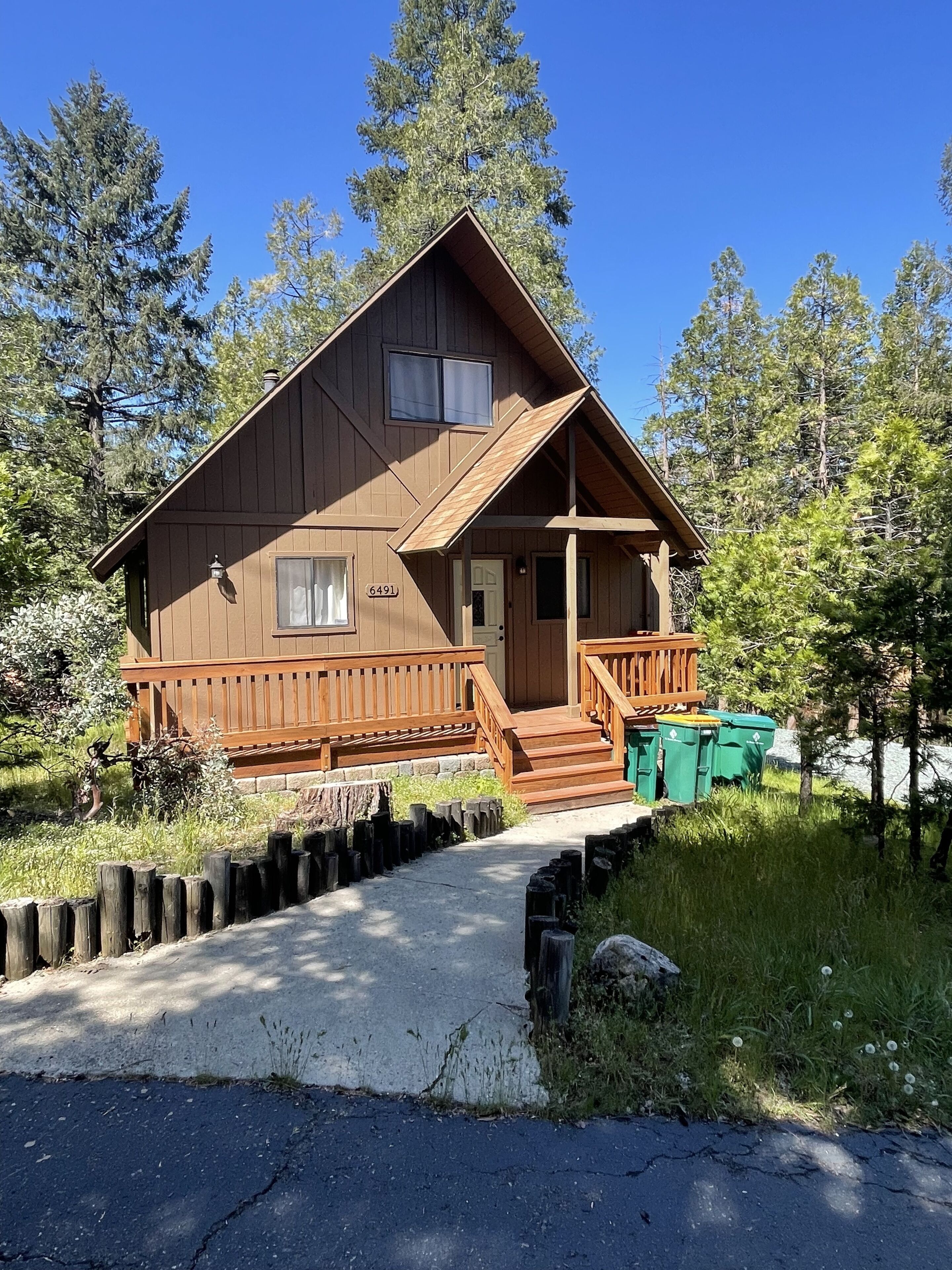 Pines Retreat - Charming Getaway in Pollock Pines, United States