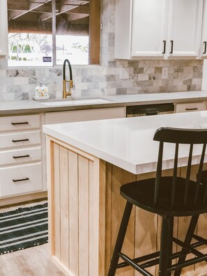 Fridge, microwave, oven, stovetop - HUGE private “cabin in desert” mansion with resort backyard gilbert (Gilbert)