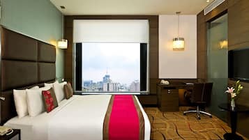 Superior Room, 1 Bedroom, Accessible, Non Smoking | In-room safe, desk, laptop workspace, iron/ironing board