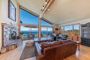 Flat-screen TV, fireplace