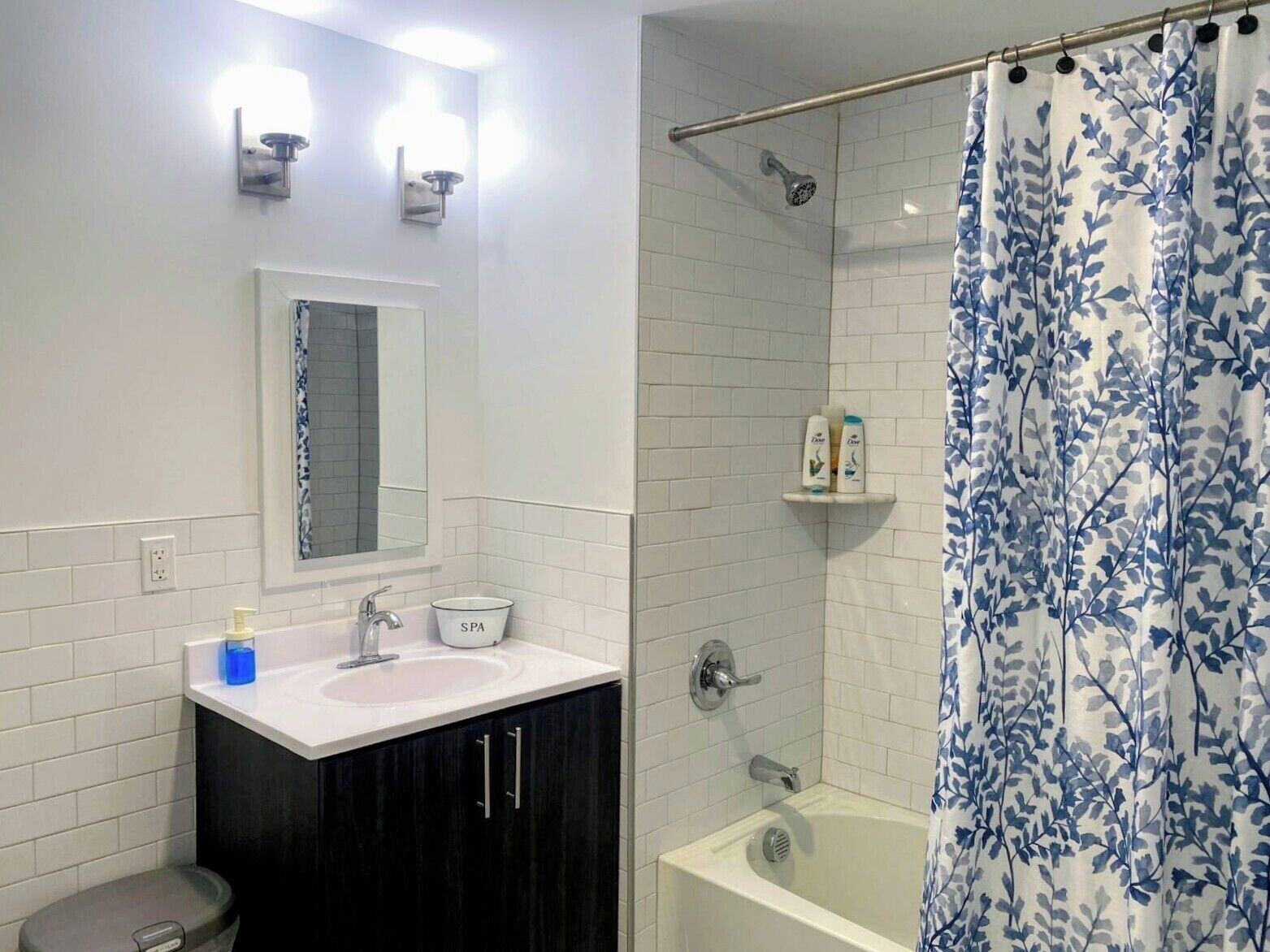 Combined shower/tub, hair dryer, towels, soap