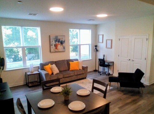 Family-Sized 2BR Apt - Near Rutgers & RWJ Hospital -Pet-Friendly!