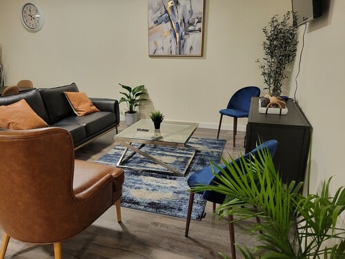 The Perfect Retreat*2Bd/2BA*Parking*Pets