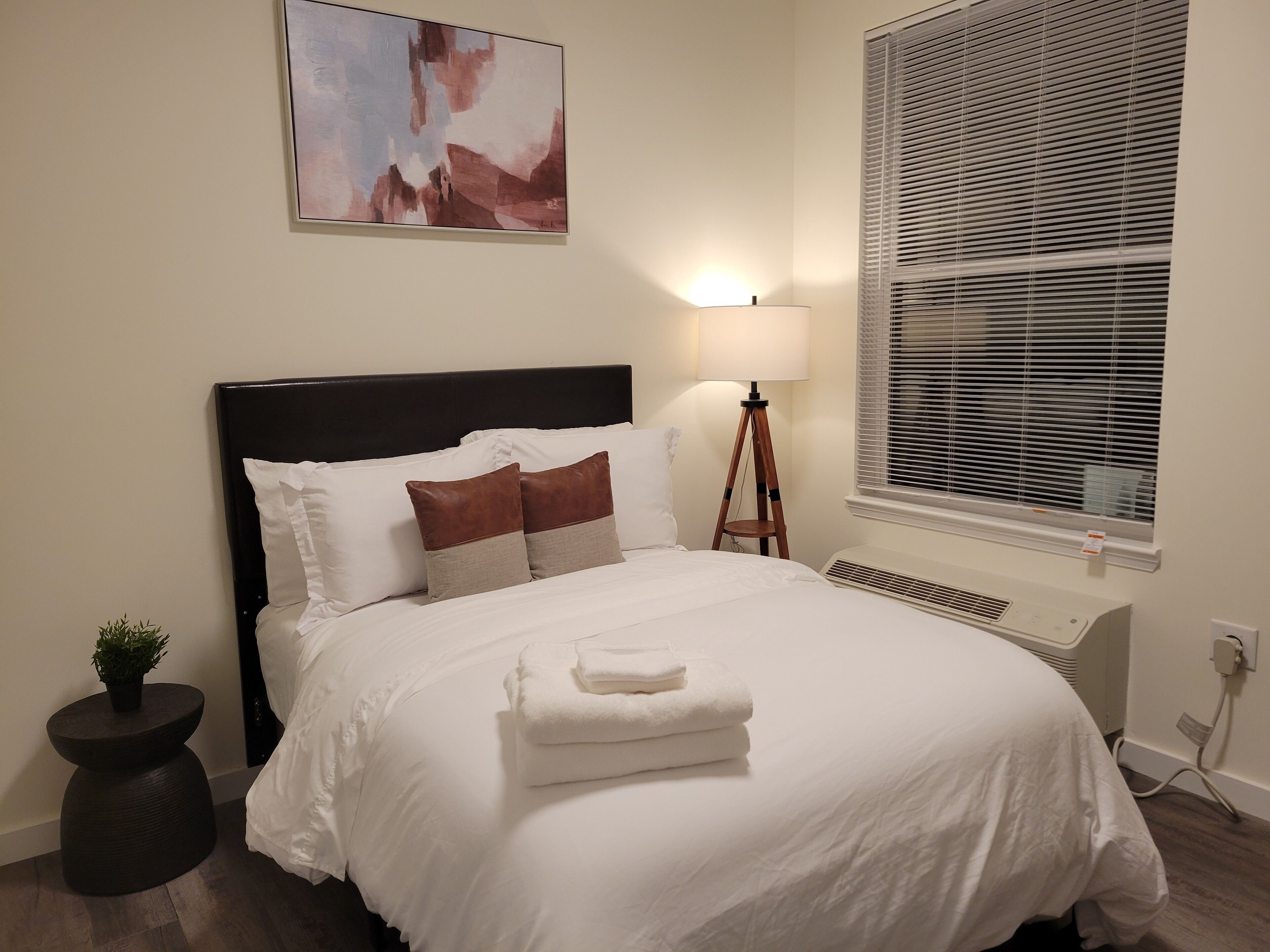 2 bedrooms, desk, iron/ironing board, free WiFi