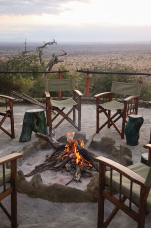 Fireplace - Leopards Lair Cottages (Mtito Andei)