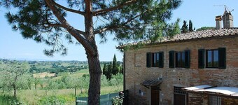 Casa Cassiodoro A: A characteristic age-old farm house surrounded by vineyards and olive groves, with Free WI-FI.