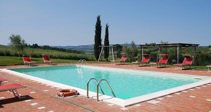Casa Cassiodoro A: A characteristic age-old farm house surrounded by vineyards and olive groves, with Free WI-FI.