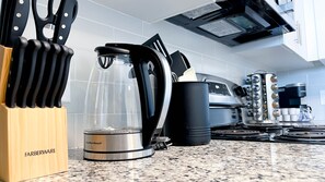 Fridge, microwave, oven, stovetop - ★Black & White Themed| 1BD/1BA|Parking★ (Bound Brook)