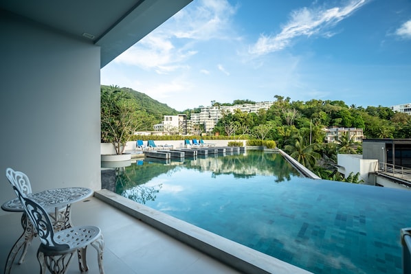 Deluxe Studio, Pool Access | Terrace/patio