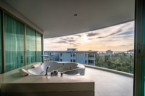 Panoramic Apartment, 2 Bedrooms, Sea View | Terrace/patio