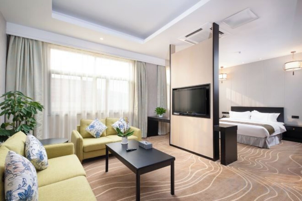 Deluxe Queen Room