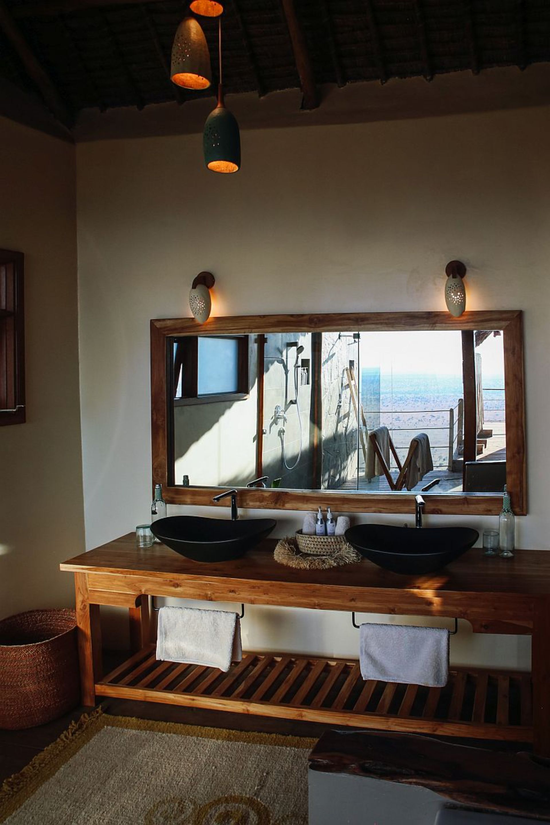 standard room | bathroom | shower, free toiletries, towels