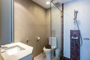 Family Apartment, 2 Bedrooms | Bathroom