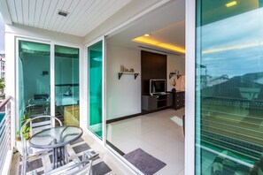 อพาร์ทเมนท์สำหรับครอบครัว, 2 ห้องนอน | ลานระเบียง/นอกชาน