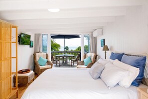 1 bedroom, iron/ironing board, free WiFi, bed sheets - Pointbreak Studio (Te Awanga)