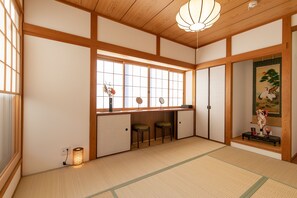 エグゼクティブ コンドミニアム | 4 室のベッドルーム、遮光カーテン、WiFi (無料)