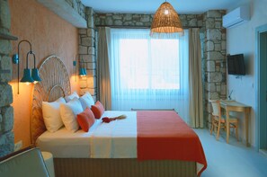 Matalassos d'escuma viscoelàstica, minibar i planxa i posts de planxar 