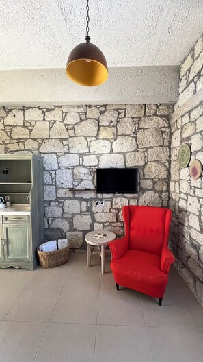 Basic Room, 1 Queen Bed, Non Smoking | Memory foam beds, minibar, iron/ironing board, free WiFi - Rijeka Alaçatı (Cesme)