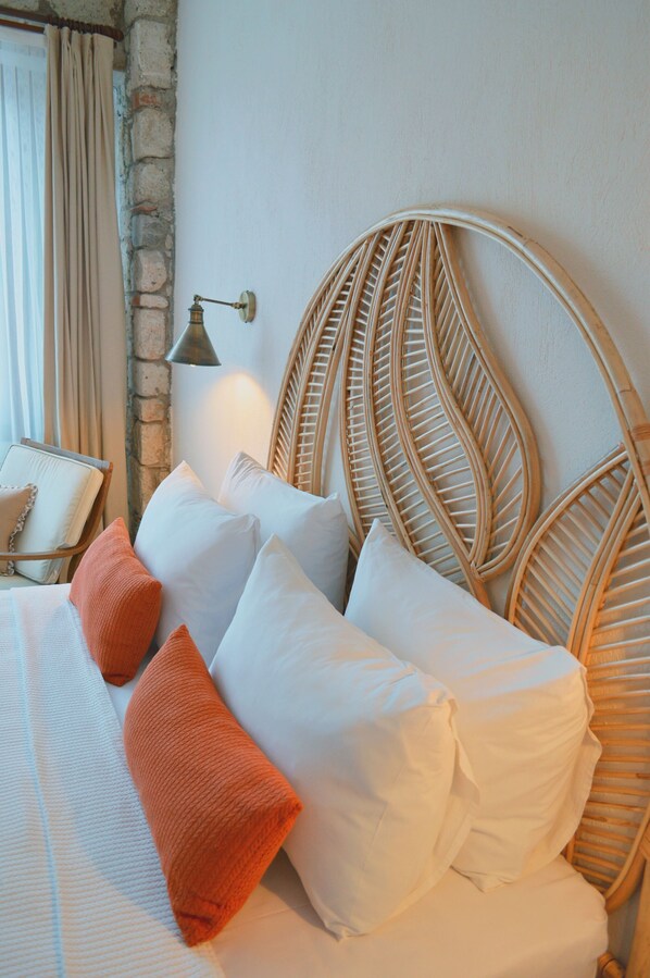 Lit avec matelas en mousse à mémoire, minibar, fer et planche à repasser