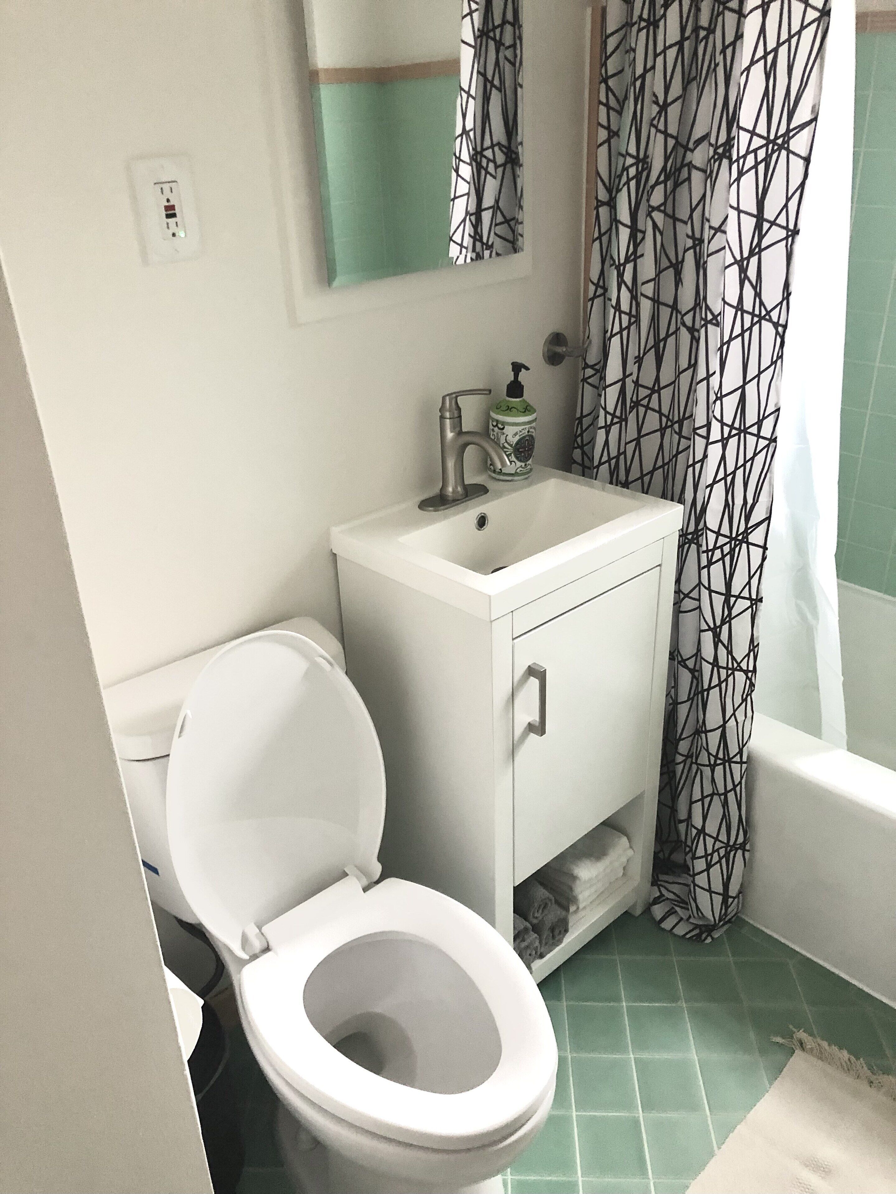 Combined shower/bathtub, hair dryer, towels, soap