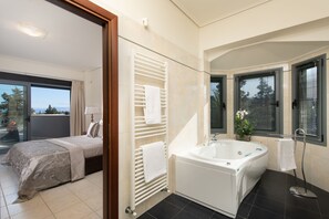 5 bedrooms, iron/ironing board, travel crib, free WiFi