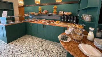 Sudah termasuk sarapan prasmanan setiap hari