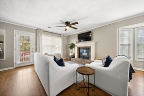 Smart TV - Relaxing BoHo Retreat near Truist Park (Smyrna)