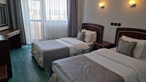 Standard Twin Room | Minibar, desk, laptop workspace, soundproofing - Flora Hotel (Gallipoli)