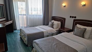 Standard Twin Room | Minibar, desk, laptop workspace, free WiFi