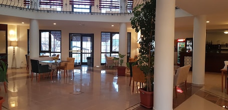 Área de sala de estar. Flora Hotel