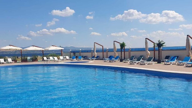 Seasonal outdoor pool, free cabanas, pool umbrellas - Flora Hotel (Gallipoli)
