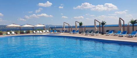 Seasonal outdoor pool