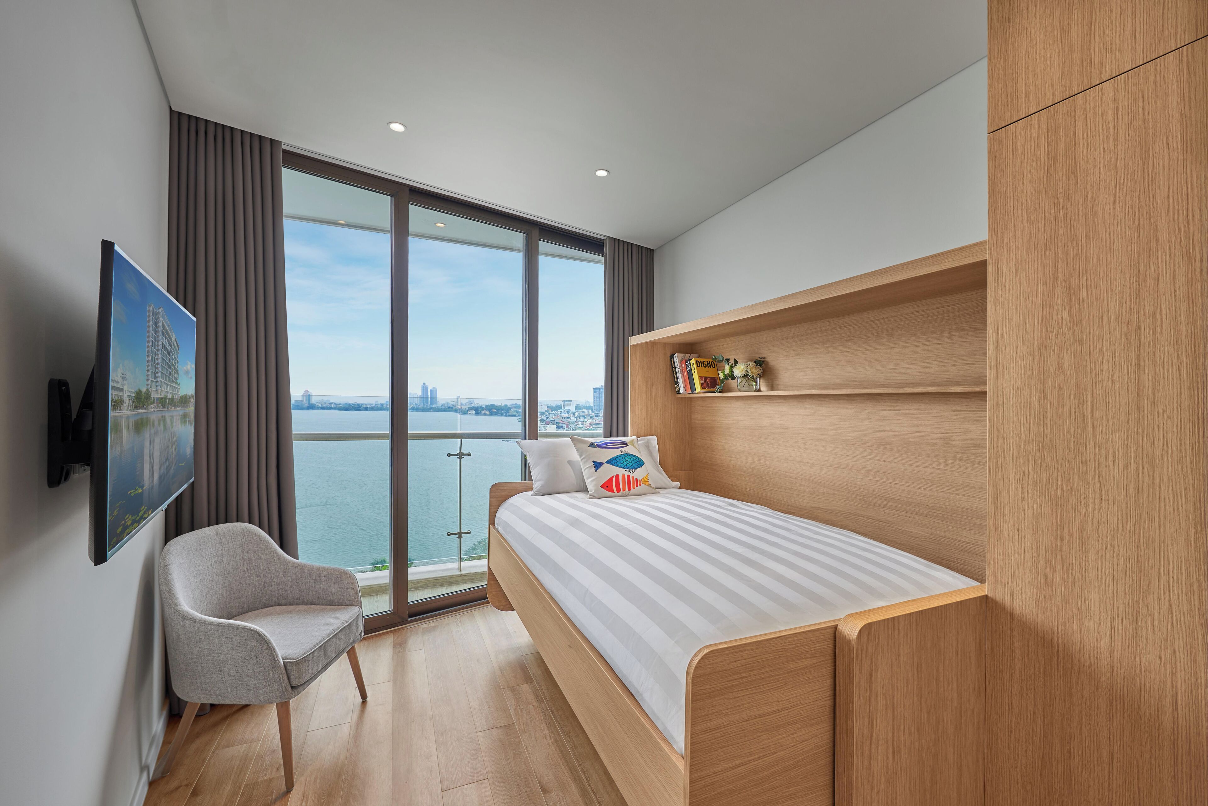 Free minibar items, in-room safe, laptop workspace, blackout curtains