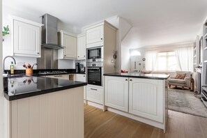 アパートメント (2 Bedrooms) | 専用キッチン | 冷蔵庫、電子レンジ、オーブン、コンロ