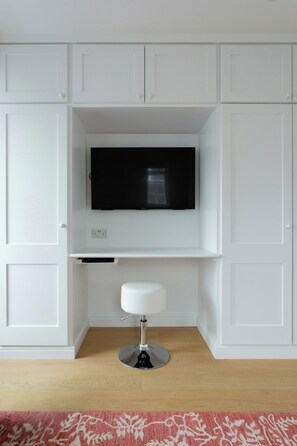 Interior - Edge Street IV by Onefinestay (London)